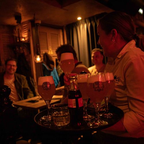 Arrangement Bierdiner Dineren verschillende gangen met bieren